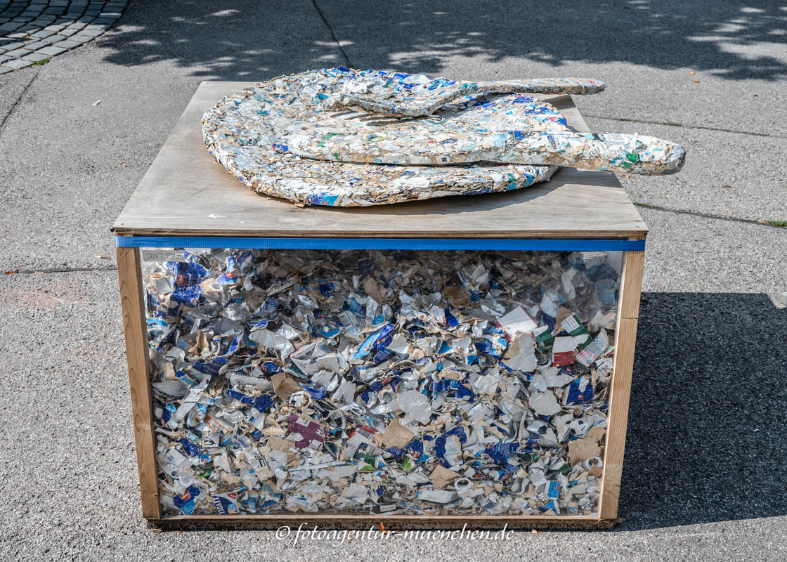 Unseren Müll können wir nicht fressen – Denkmal/Kunstwerk in München