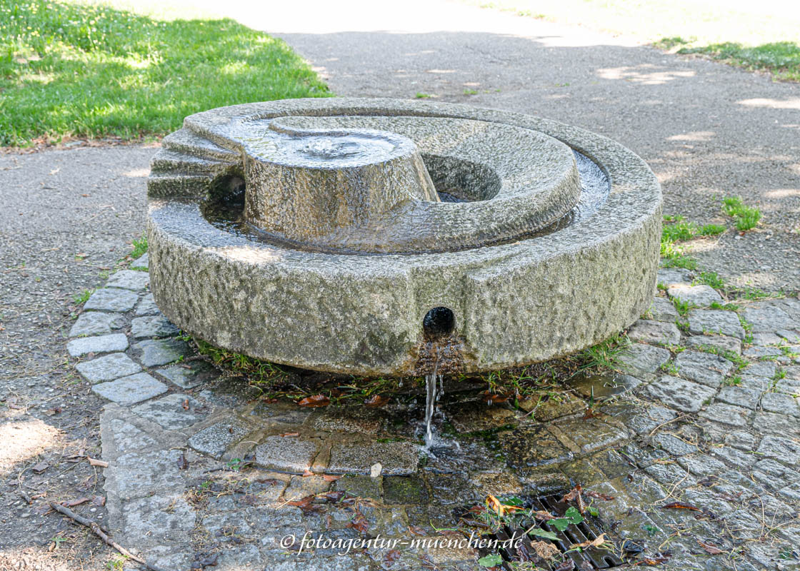 Spiralbrunnen – Denkmal/Kunstwerk in München