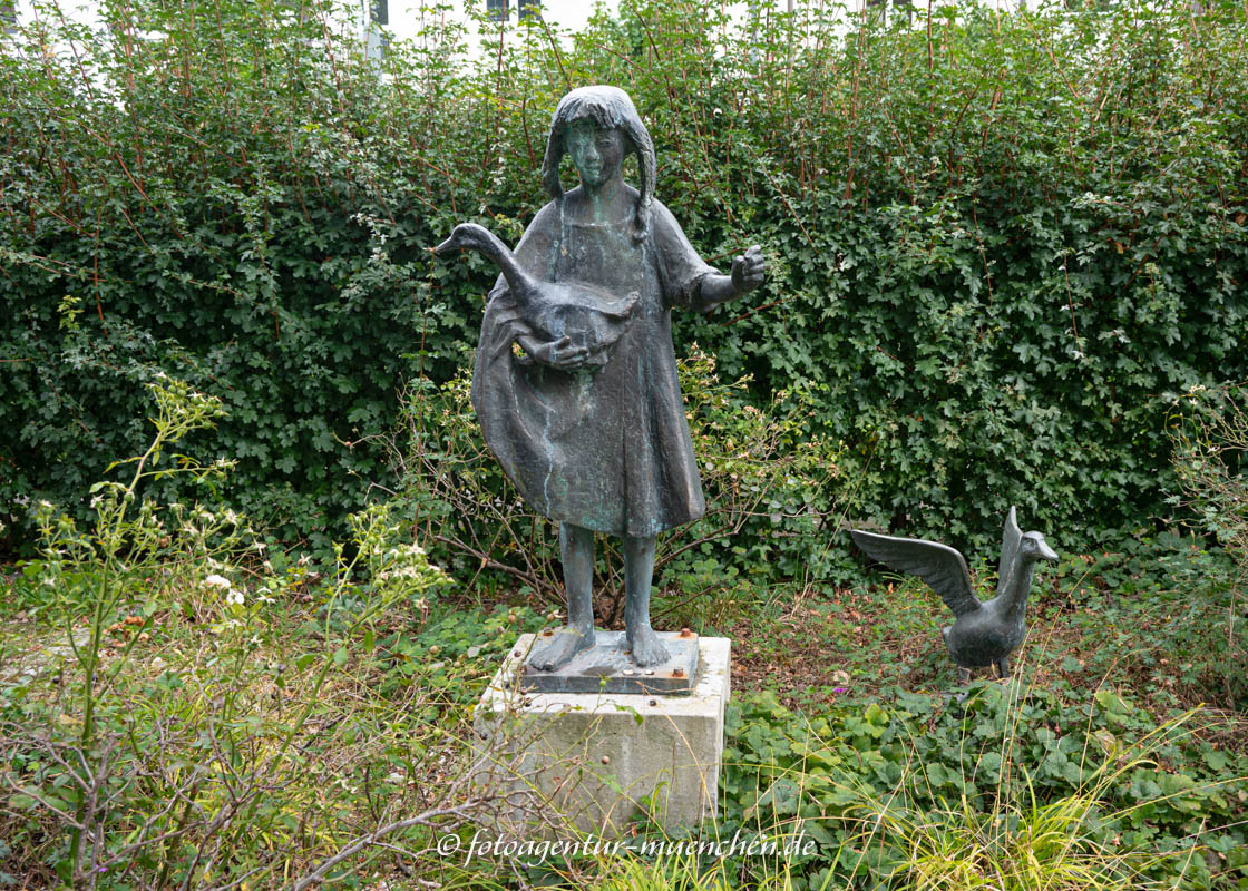 Mädchen mit Gans – Denkmal/Kunstwerk in München