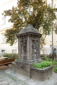 Gerhard Willhalm – Denkmal - August von Hauner