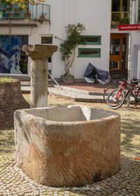 Steinbrunnen – Foto aus München