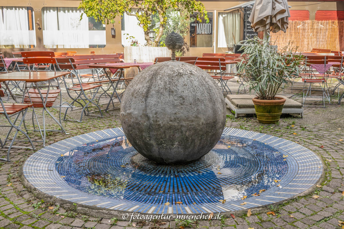 Kugelbrunnen – Denkmal/Kunstwerk in München