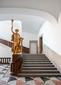 Der Goldene Engel, Allegorie der Wissenschaft – Foto aus München