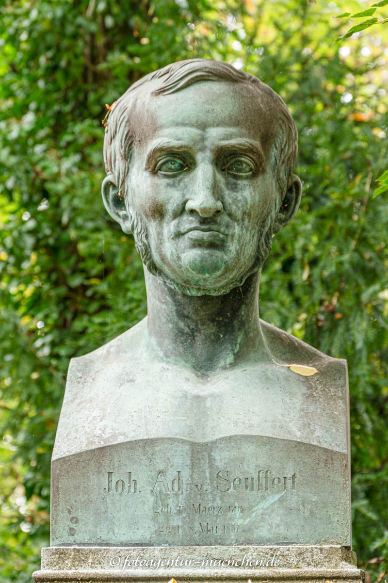 Büste - Johann von Seuffert