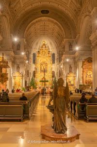 St. Michael - Innenraum – Foto aus München