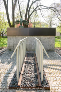 Denkmal für die Gefallenen der Bayerischen Eisenbahntruppe – Foto aus München