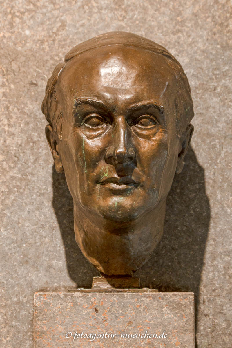 Denkmal - Wilhelm Hausenstein