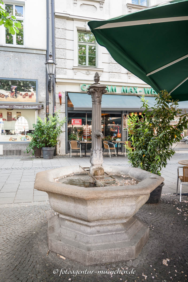 Brunnen - Max-Weber-Platz – Denkmal/Kunstwerk in München