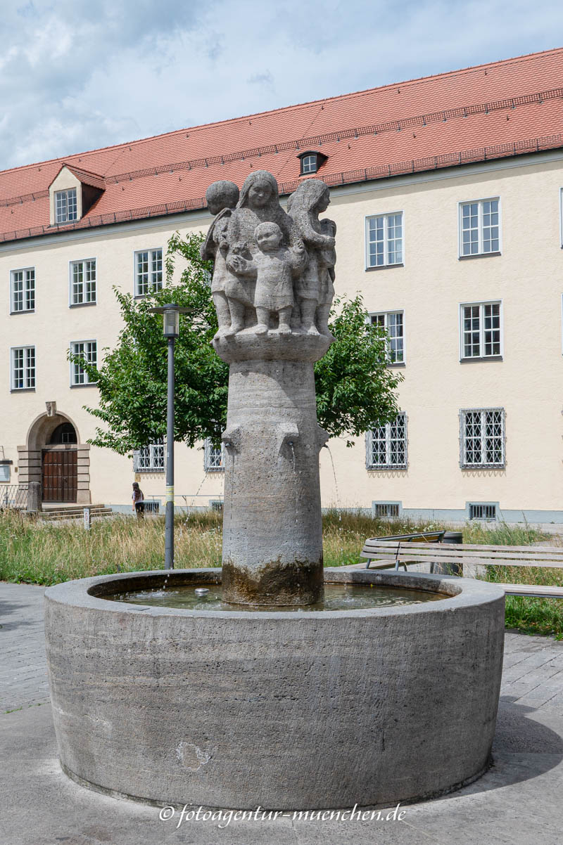 Die Gratulanten (Hochzeitsbrunnen) – Denkmal/Kunstwerk in München