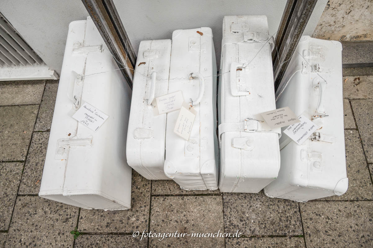 Impression 1 – Weiße Koffer
