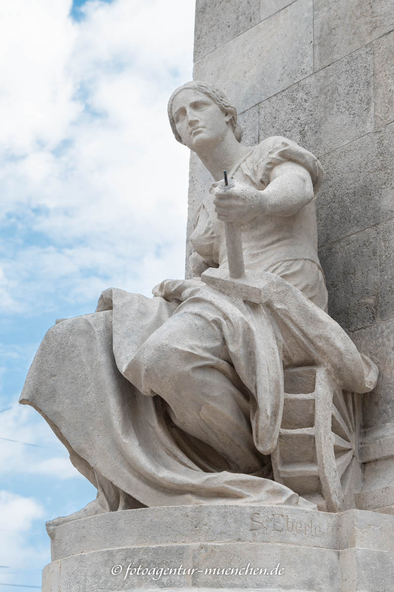 Sitzallegorie »Industrie« – Denkmal/Kunstwerk in München
