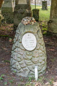Gerhard Willhalm – KZ-Gräber - Friedhof St. Peter