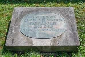 Gerhard Willhalm – Gedenkstein - Waldfriedhof Straubing