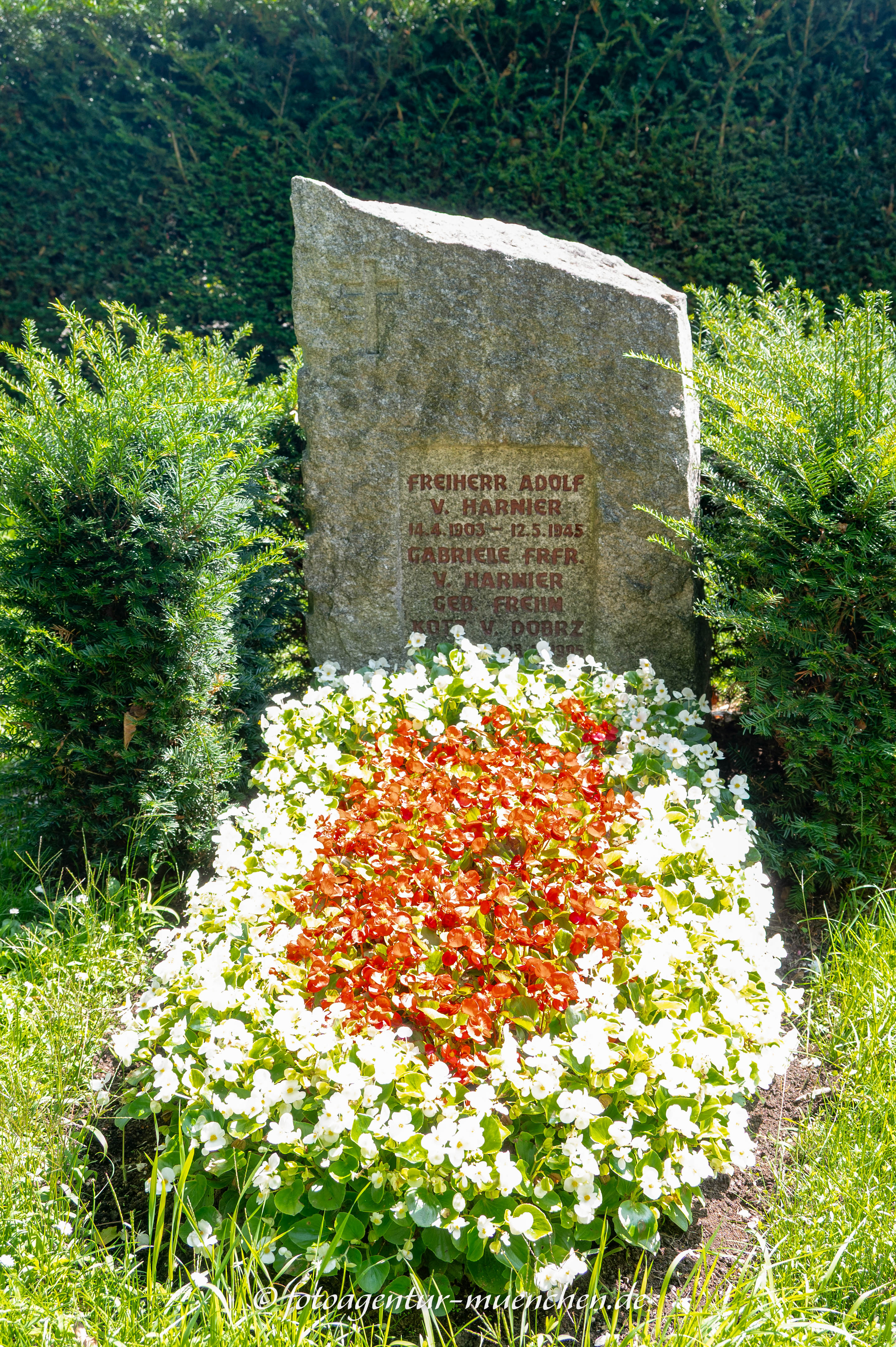 Grab - Freiherr Adolf von Harnier