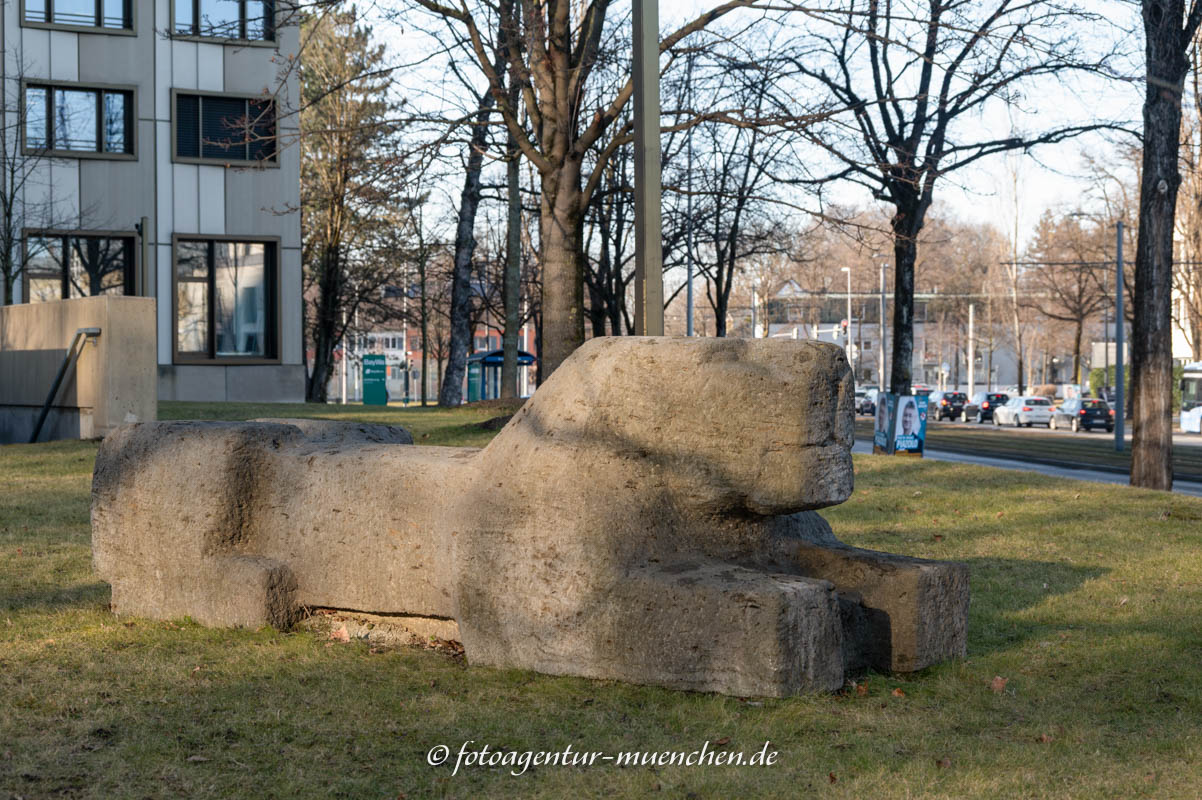 Liegender Löwe – Denkmal/Kunstwerk in München