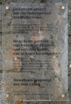  – Gedenkstein an die Opfer der Zwangsabtreibungen
