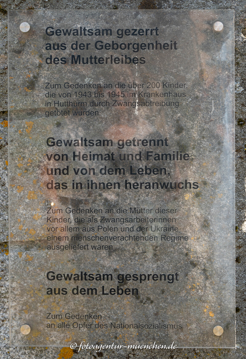 Gedenkstein an die Opfer der Zwangsabtreibungen